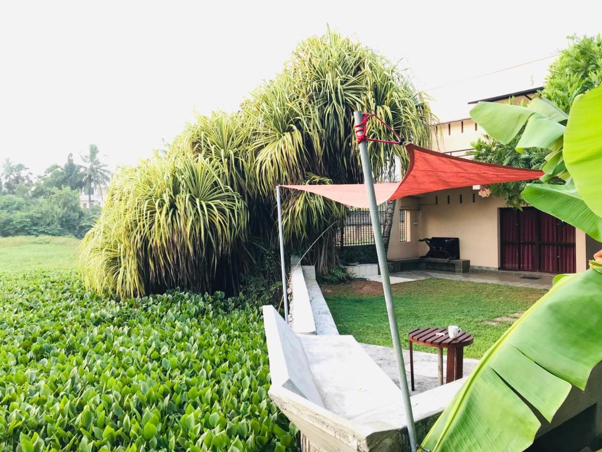 Sri Beach Bungalows And Villa Marawila Exterior photo