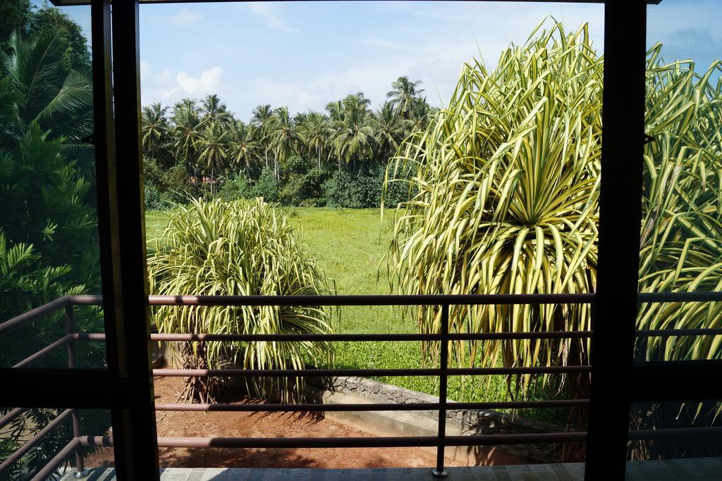 Sri Beach Bungalows And Villa Marawila Exterior photo