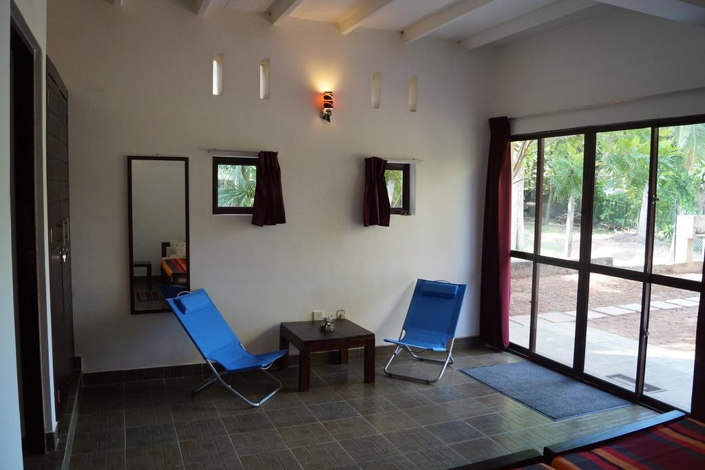 Sri Beach Bungalows And Villa Marawila Exterior photo