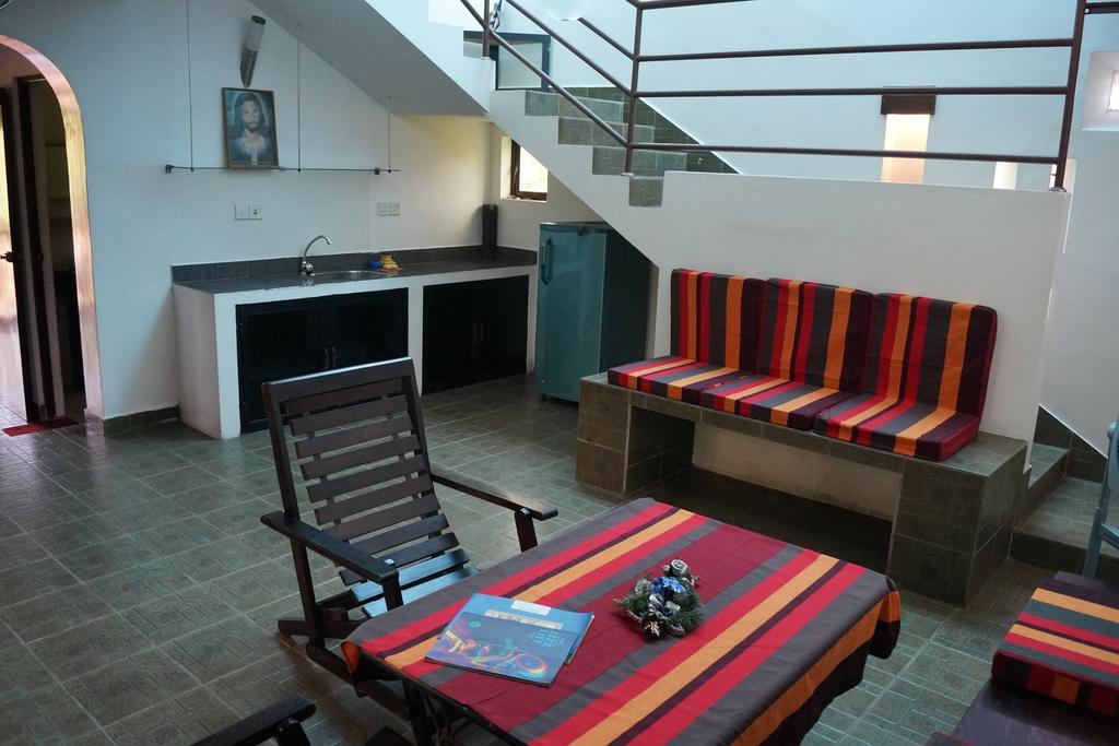 Sri Beach Bungalows And Villa Marawila Exterior photo
